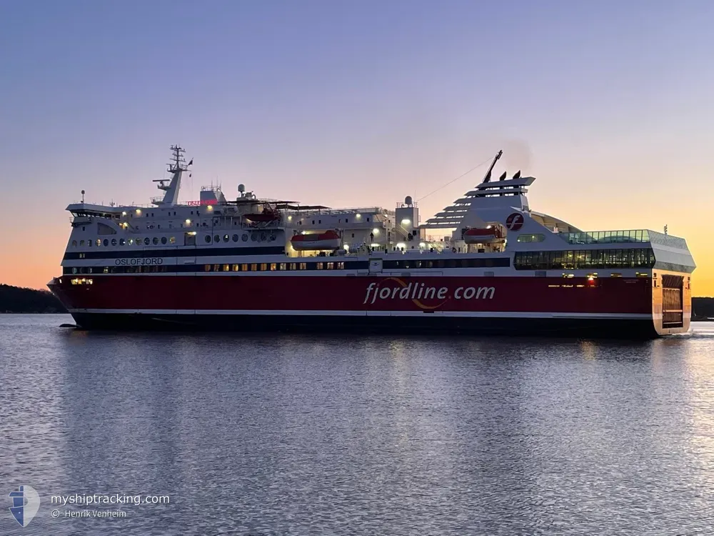 oslofjord (Passenger/Ro-Ro Cargo Ship) - IMO 9058995, MMSI 257730000, Call Sign LGJV under the flag of Norway