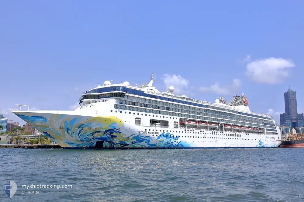explorer dream (Passenger (Cruise) Ship) - IMO 9141077, MMSI 311000165, Call Sign C6AV6 under the flag of Bahamas